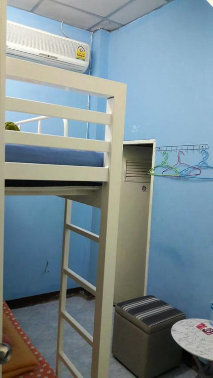 The Nine Backpacker Hotel Bangkok Exterior photo